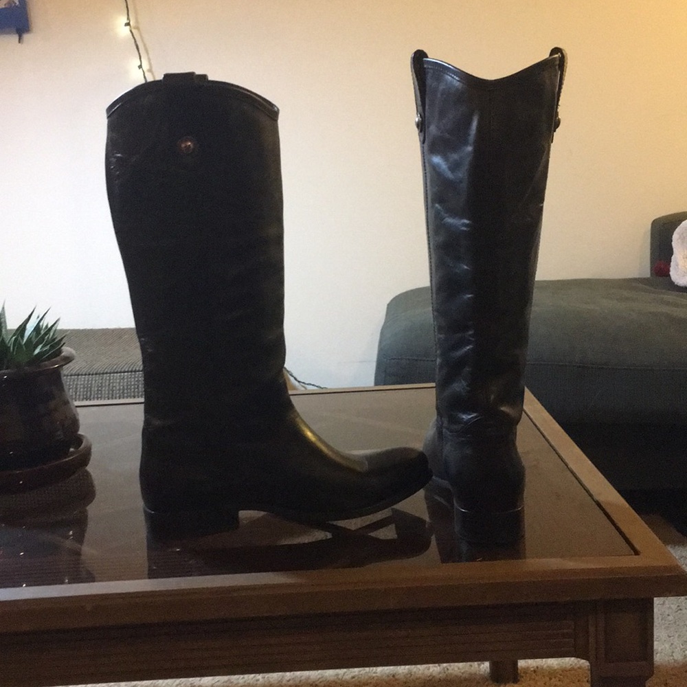 Frye 1” heel bots. 9.5 shoes. Brand new!!!